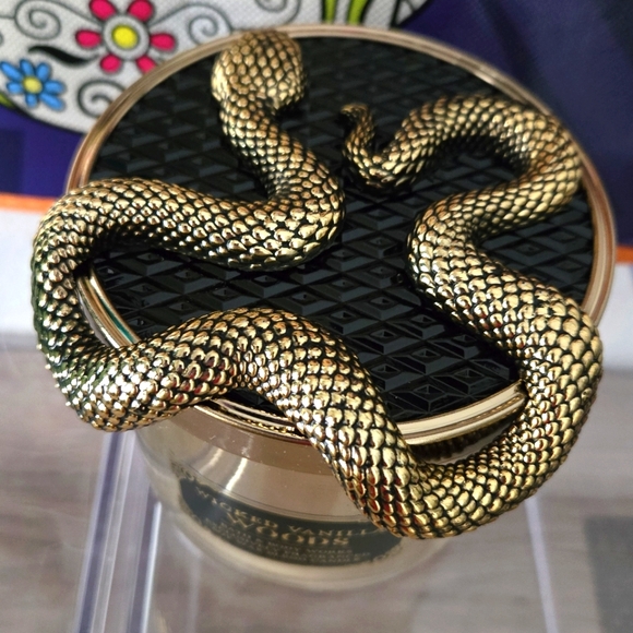 Wicked Vanilla Woods Candle w/ Specialty Lid PLUS Tote - Picture 11 of 14